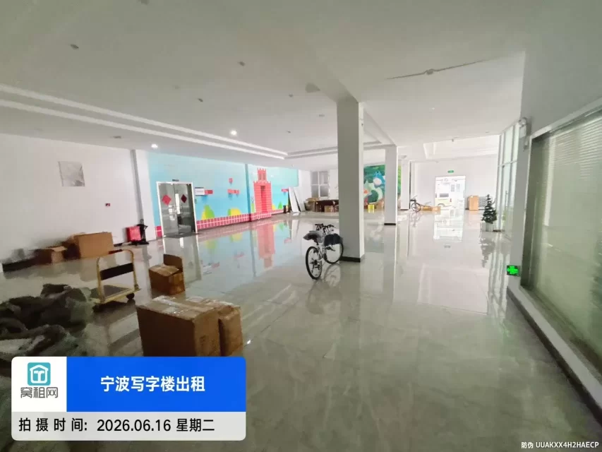 蚁巢空间(图23) 蚁巢空间(图23)