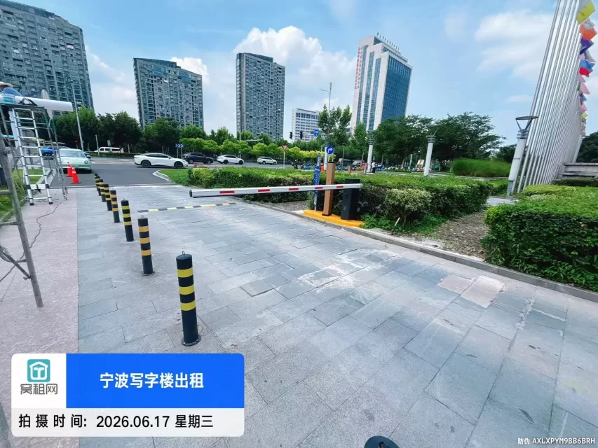 南苑环球酒店对面鄞州商会大厦停车收费？