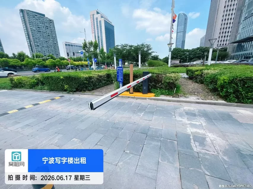 南苑环球酒店对面鄞州商会大厦停车收费？
