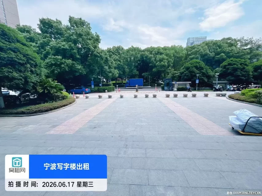 南苑环球酒店对面鄞州商会大厦停车收费？