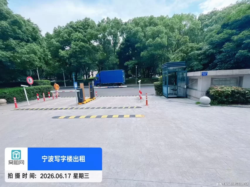 南苑环球酒店对面鄞州商会大厦停车收费？