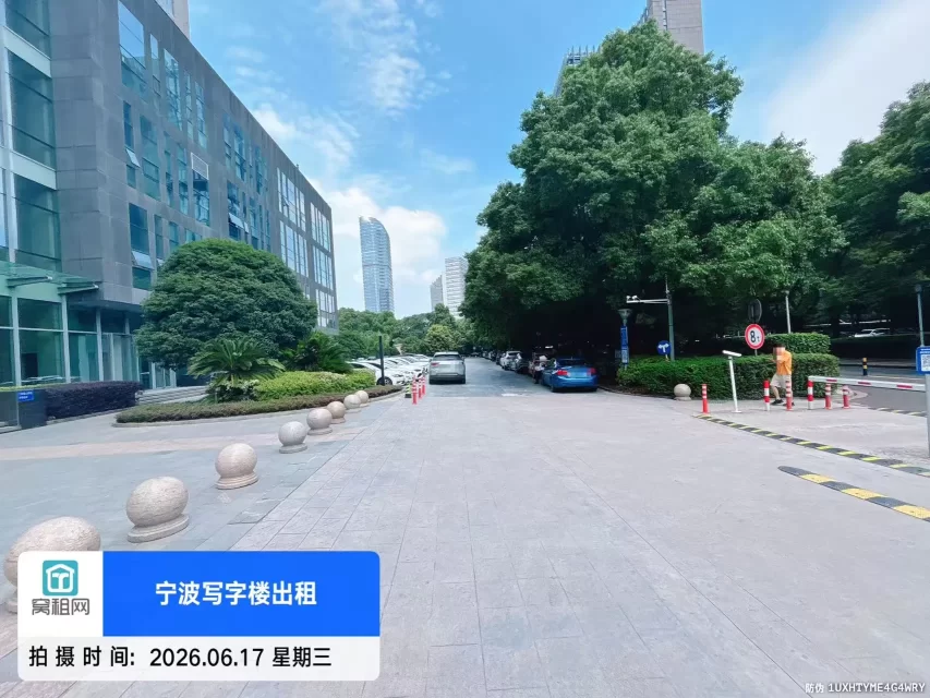 南苑环球酒店对面鄞州商会大厦停车收费？