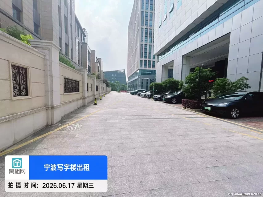 宁波人力资源隔壁东轩大厦停车收费资费？