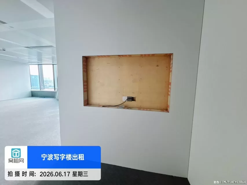 宁波阪急隔壁宁波中心大厦178.81平米精装修朝西办公室出租,单价3元(图5) 宁波阪急隔壁宁波中心大厦178.81平米精装修朝西办公室出租,单价3元(图5)