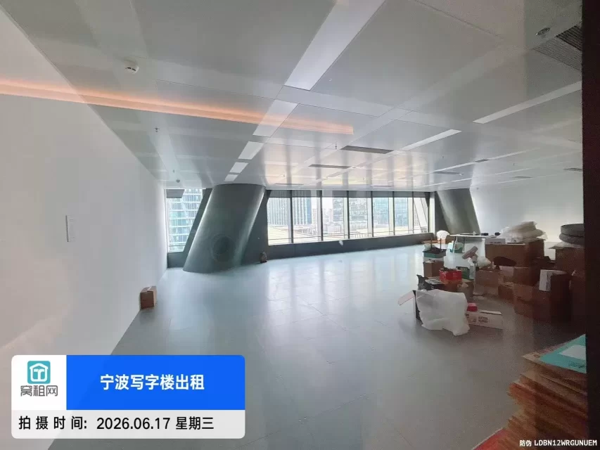 宁波中心大厦339.5平米精装修朝北办公室招租单价2.6元