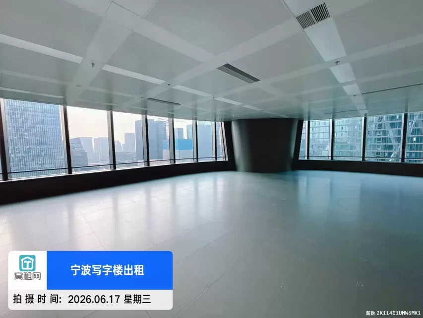 宁波中心大厦339.5平米精装修朝北办公室招租单价2.6元