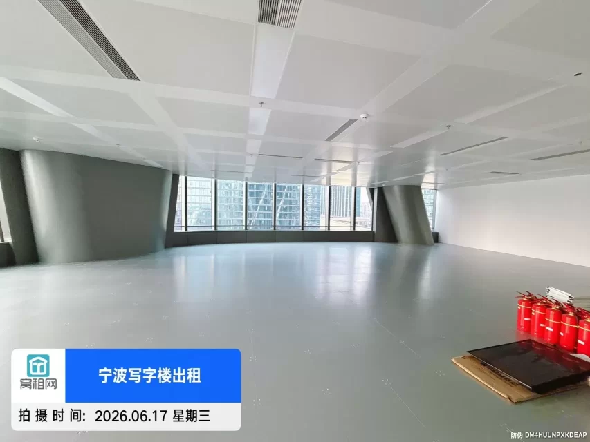 宁波中心大厦339.5平米精装修朝北办公室招租单价2.6元