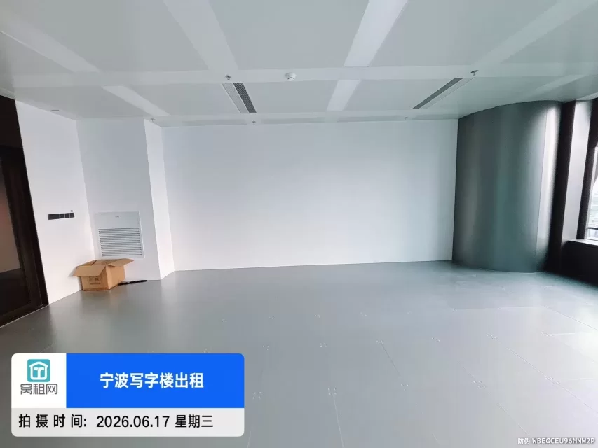宁波中心大厦339.5平米精装修朝北办公室招租单价2.6元