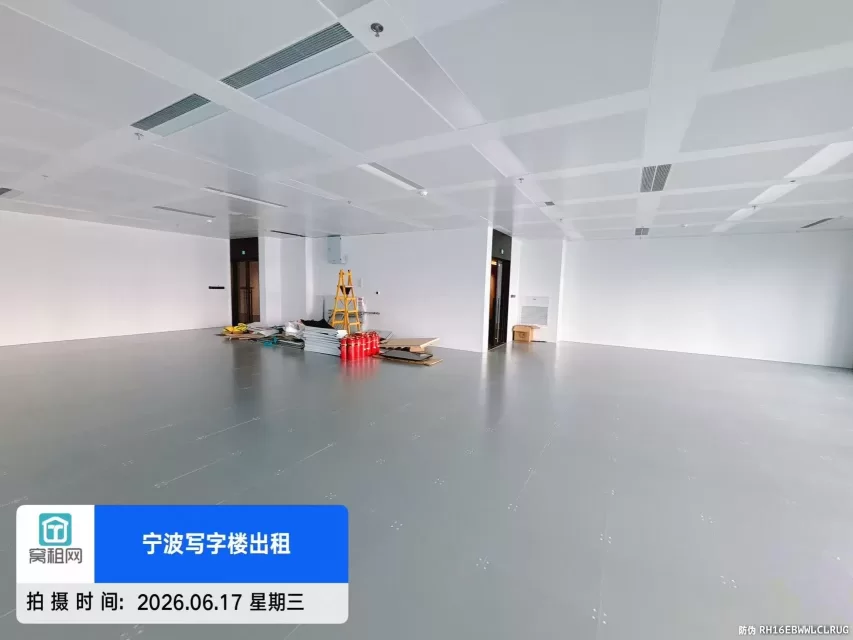 宁波中心大厦339.5平米精装修朝北办公室招租单价2.6元