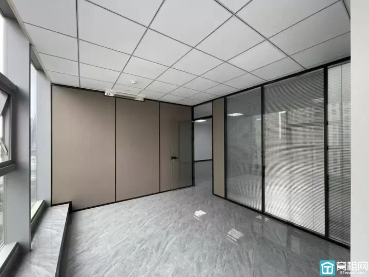 东部·银泰大厦朝南150平米精装修办公室出租