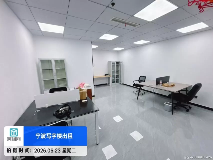 宁波平安大厦65平米精装修带办公家具写字楼出租2800元一个月