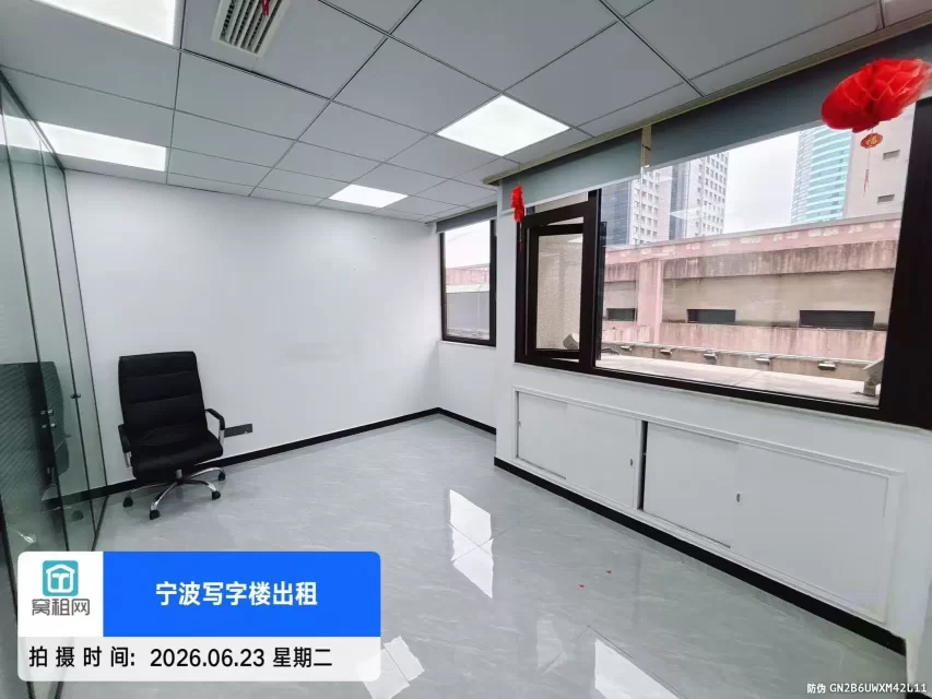 宁波平安大厦65平米精装修带办公家具写字楼出租2800元一个月