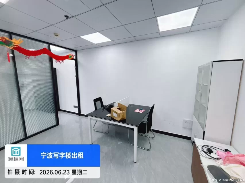 宁波平安大厦65平米精装修带办公家具写字楼出租2800元一个月