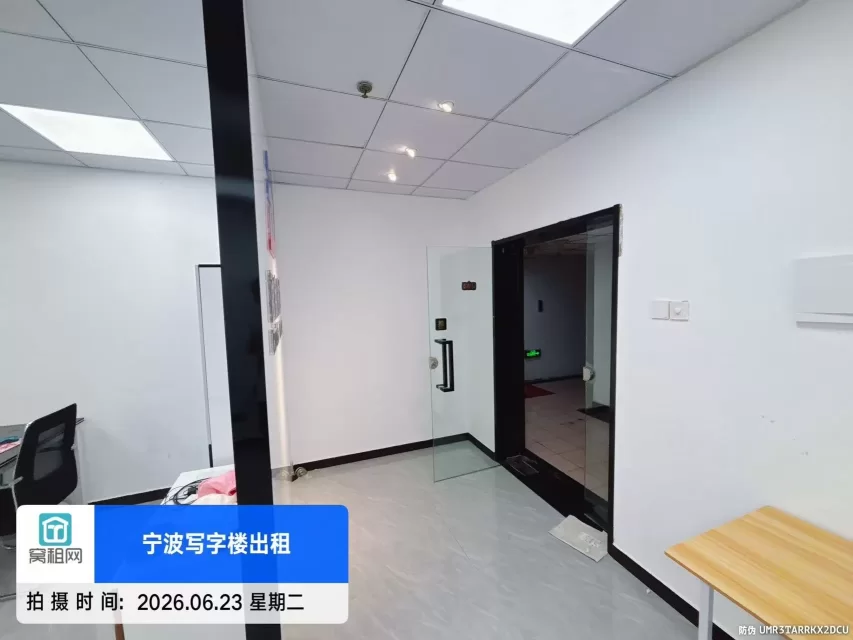 宁波平安大厦65平米精装修带办公家具写字楼出租2800元一个月