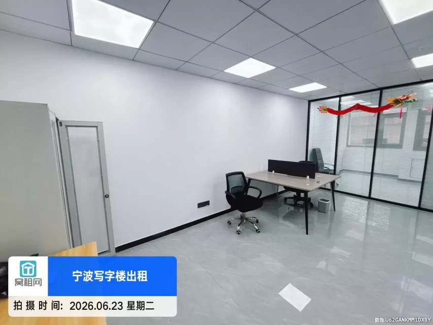 宁波平安大厦65平米精装修带办公家具写字楼出租2800元一个月