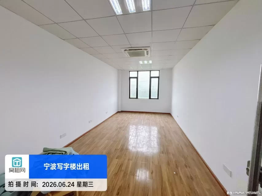 宁波鄞州区和悦科技大厦43.6平米精装修朝南办公室出租2200元/月
