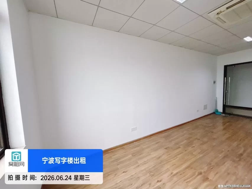 宁波鄞州区和悦科技大厦43.6平米精装修朝南办公室出租2200元/月