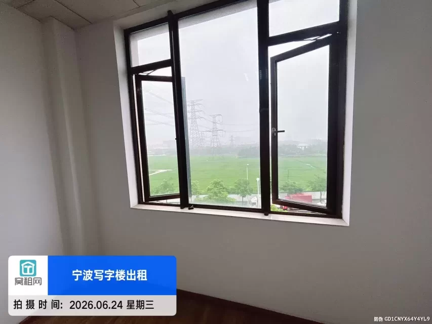 宁波鄞州区和悦科技大厦43.6平米精装修朝南办公室出租2200元/月