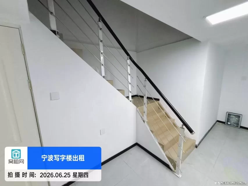 宁波世贸中心大厦72平米复式办公室招租2700元/月