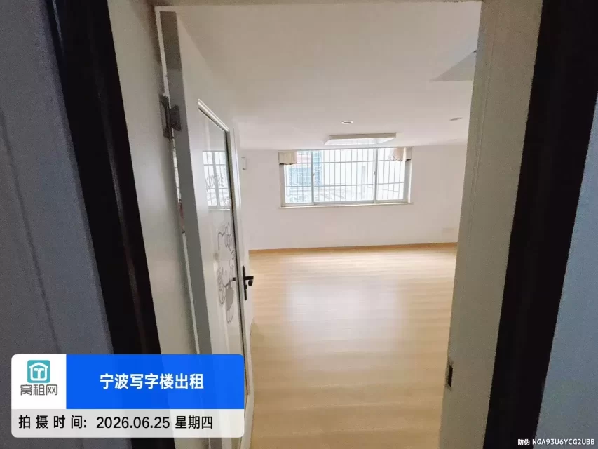 宁波海曙区世贸中心61平米复式办公室出租2500元带独立淋浴卫生间