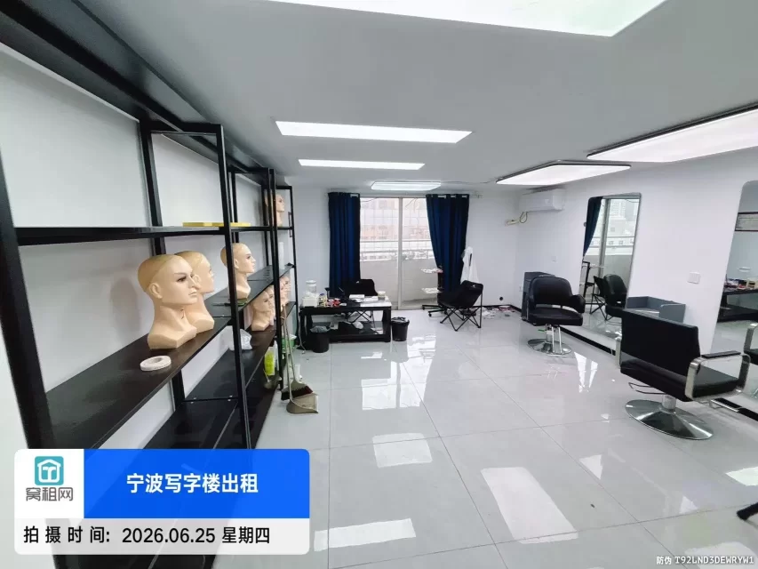 宁波海曙区世贸中心61平米复式办公室出租2500元带独立淋浴卫生间