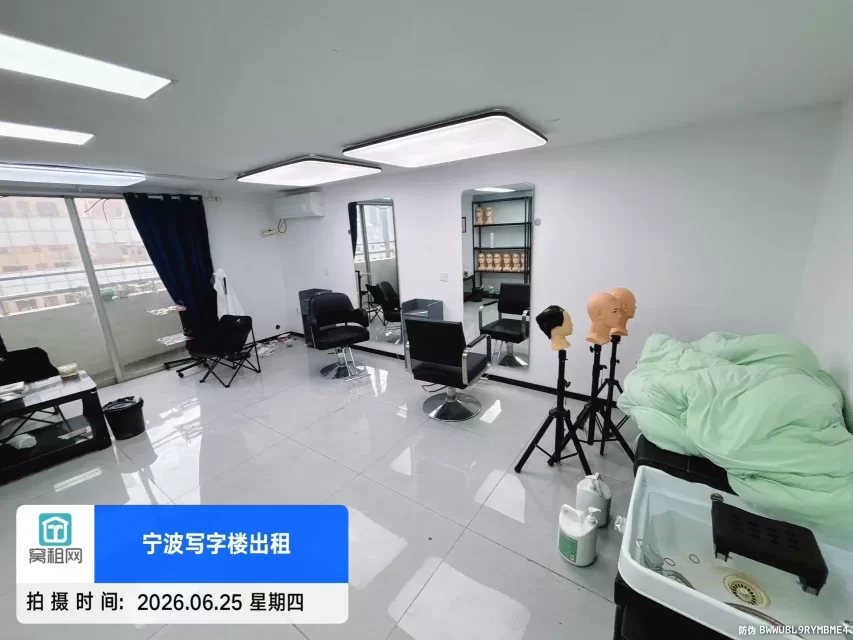 宁波海曙区世贸中心61平米复式办公室出租2500元带独立淋浴卫生间
