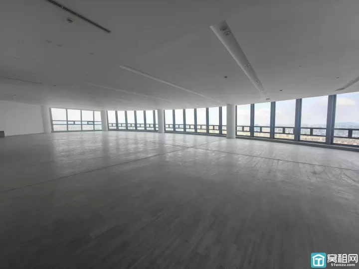 三江口地标 一线江景 玉米楼财富中心600平招租！ 带天然气的办公楼
