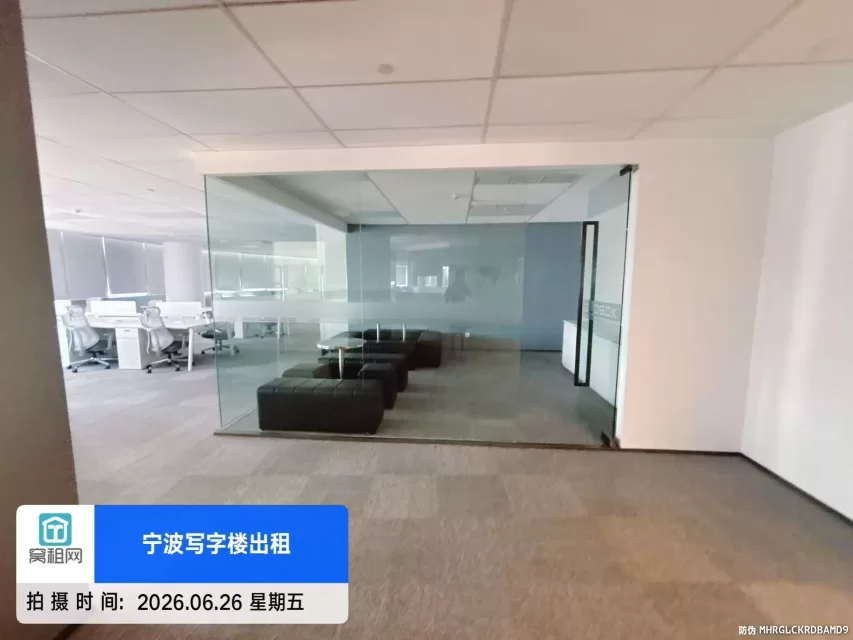宁波江北风水宝地来福士高端写字楼618平米精装修办公室招租，单价2.99元/平米