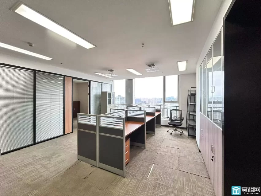宁波前程国际大厦朝南  地铁口  带家具  120平米 高楼层 3800元每月
