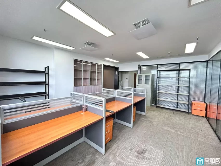 宁波前程国际大厦朝南  地铁口  带家具  120平米 高楼层 3800元每月