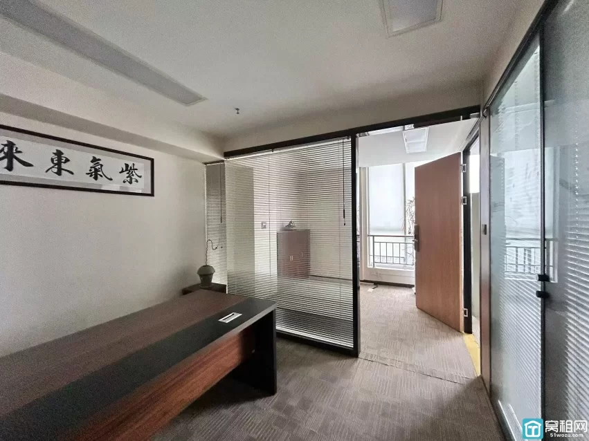 宁波前程国际大厦朝南  地铁口  带家具  120平米 高楼层 3800元每月