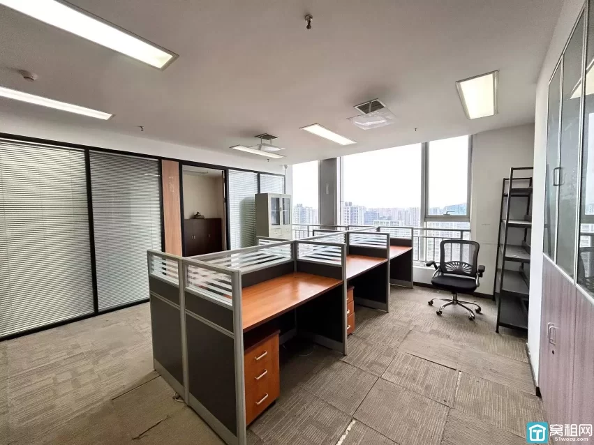 宁波前程国际大厦朝南  地铁口  带家具  120平米 高楼层 3800元每月