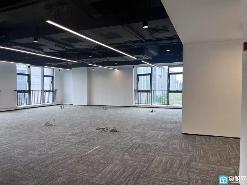 宁波镇海庄市创维创新谷321.30平精装3隔间 朝向:西南 单价:1.33/平/天出租(图2) 宁波镇海庄市创维创新谷321.30平精装3隔间 朝向:西南 单价:1.33/平/天出租(图2)