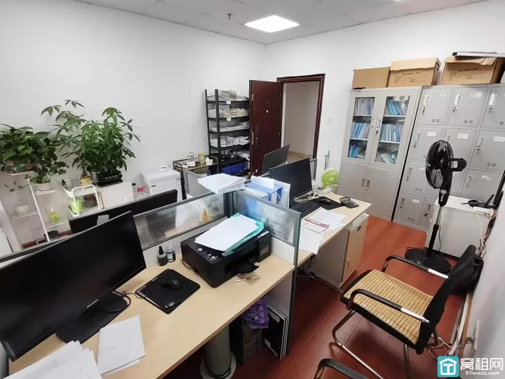 鄞州印象城附近堇山大厦房东直租41平方1800元/月