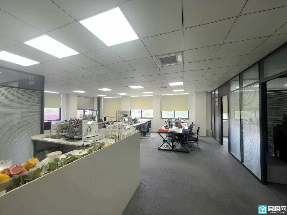 宁波中哲都市产业园出租面积330㎡ 办公室租金12000元/月