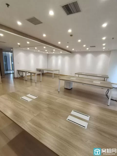 宁波火车站地铁口月湖金汇大厦，226.4平全新装修，朝南办公室出租