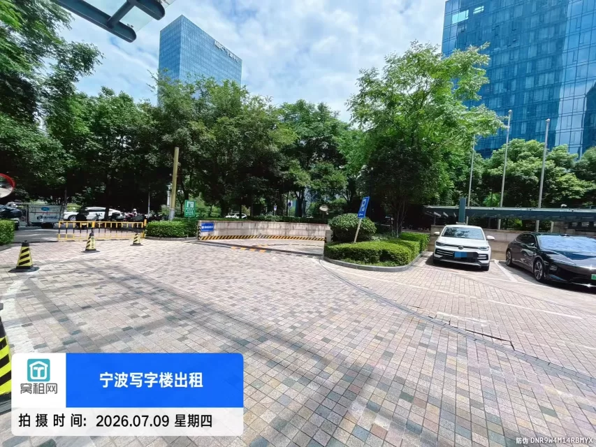 宁波绿城兰园对面金融硅谷停车收费多少？