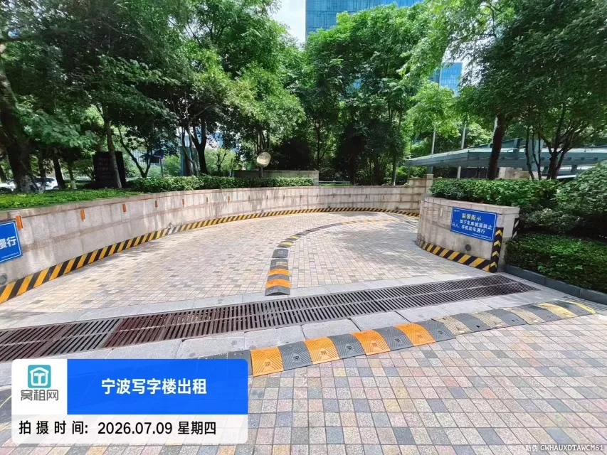 宁波绿城兰园对面金融硅谷停车收费多少？