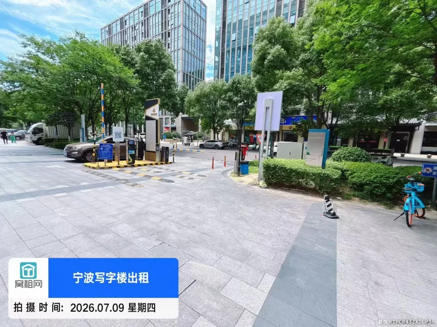 东部新城新府银座停车收费标准？