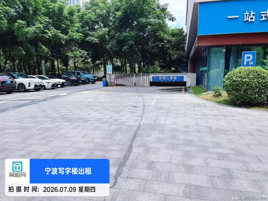 东部新城新府银座停车收费标准？