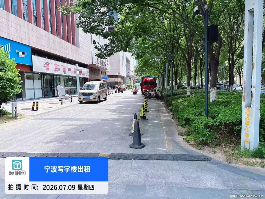 东部新城新府银座停车收费标准？