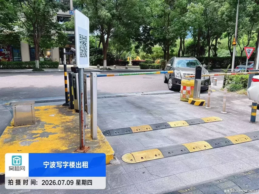 东部新城新府银座停车收费标准？