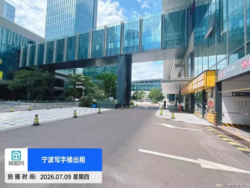 宁波东部新城甬港创业创新中心停车收费多少一个月？