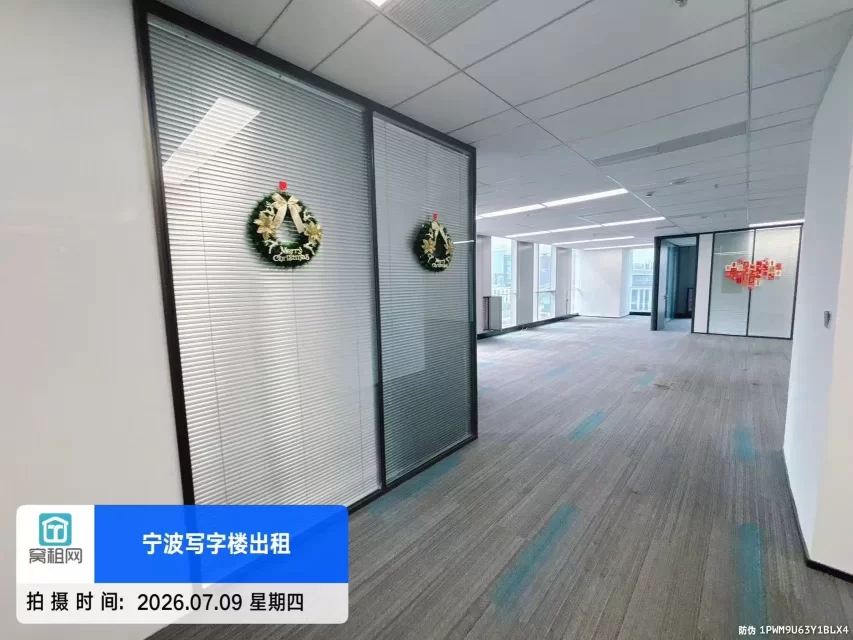 宁波鄞州区宁兴国贸A座478平米西北办公室出租电梯口