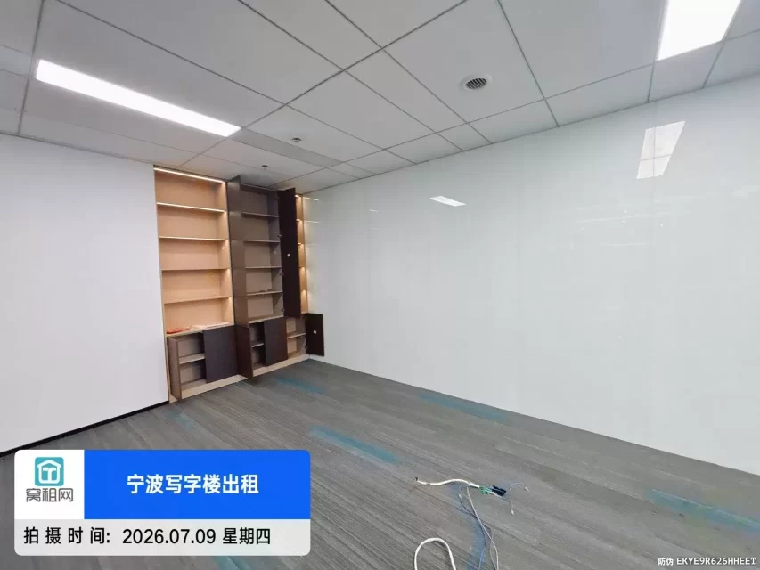 宁波鄞州区宁兴国贸A座478平米西北办公室出租电梯口