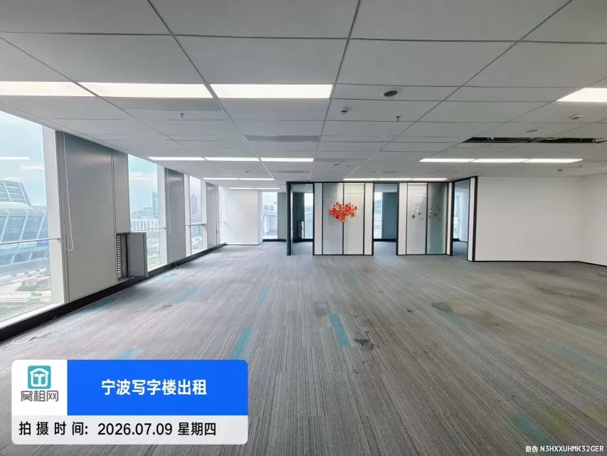 宁波鄞州区宁兴国贸A座478平米西北办公室出租电梯口