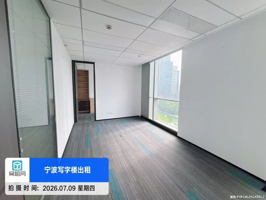 宁波鄞州区宁兴国贸A座478平米西北办公室出租电梯口