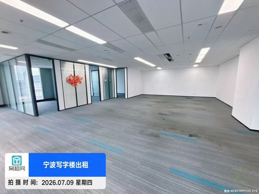 宁波鄞州区宁兴国贸A座478平米西北办公室出租电梯口