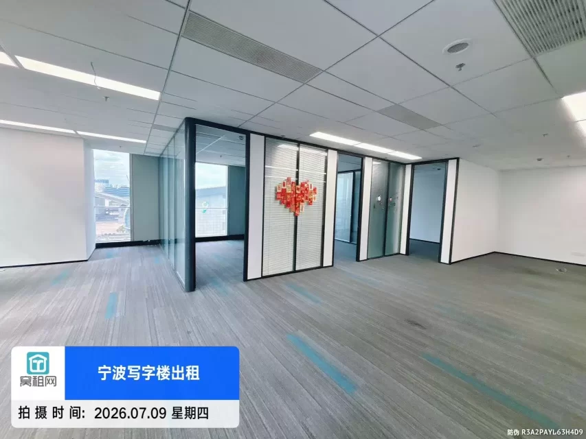 宁波鄞州区宁兴国贸A座478平米西北办公室出租电梯口