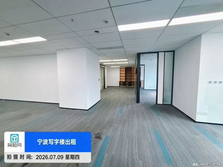 宁波鄞州区宁兴国贸A座478平米西北办公室出租电梯口